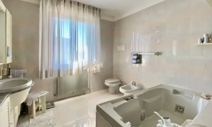Rexer-Latisana-Villa-in-vendita-in-via-Don-Giovanni-Picotti-Bagno