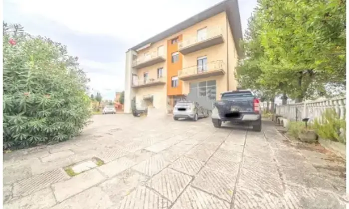 Rexer-Macerata-Vendesi-appartamento-con-con-negozi-a-Macerata-Terrazzo