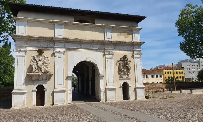 Rexer-Padova-Trilocale-Lungargine-del-Piovego-Portello-Ospedali-Padova-Giardino