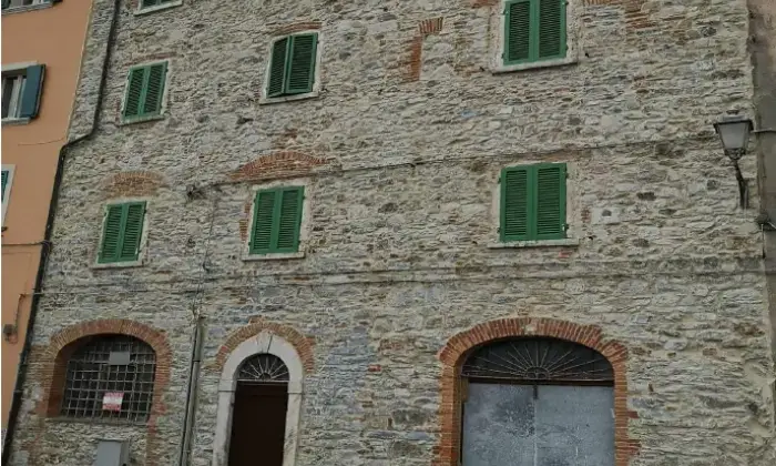 Rexer-Montieri-MONTIERI-GR-Vendesi-edificio-centrale-sulla-strada-principale-Altro