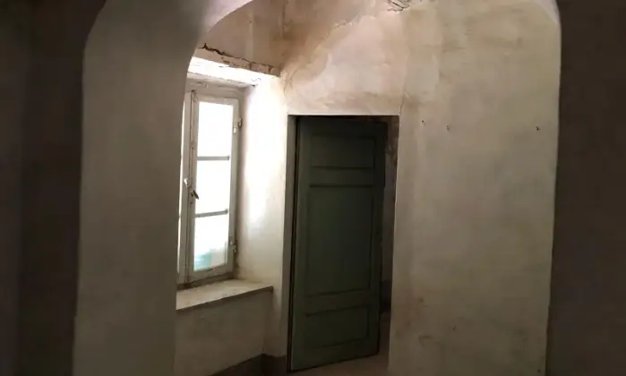 Rexer-Montieri-MONTIERI-GR-Vendesi-edificio-centrale-sulla-strada-principale-Altro