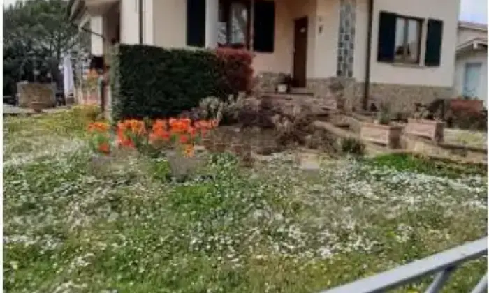 Rexer-Asciano-Villa-in-vendita-in-viale-I-Maggio-Asciano-GIARDINO