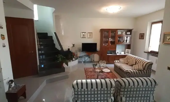 Rexer-Asciano-Villa-in-vendita-in-viale-I-Maggio-Asciano-SALONE