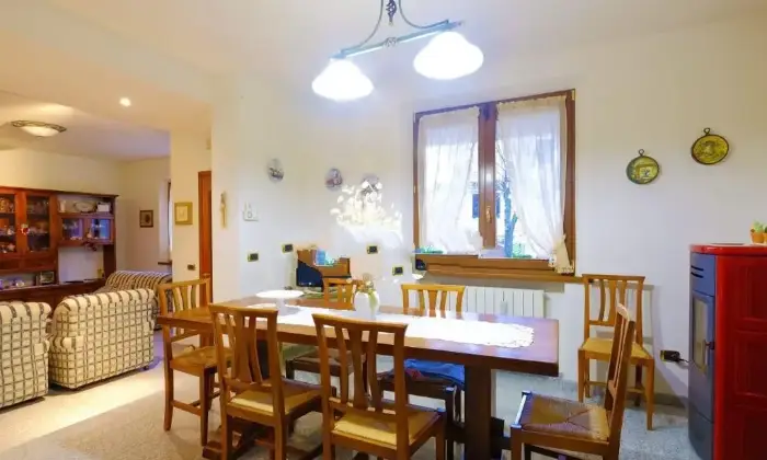 Rexer-Asciano-Villa-in-vendita-in-viale-I-Maggio-Asciano-CUCINA