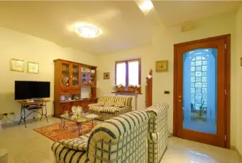 Rexer-Asciano-Villa-in-vendita-in-viale-I-Maggio-Asciano-SALONE