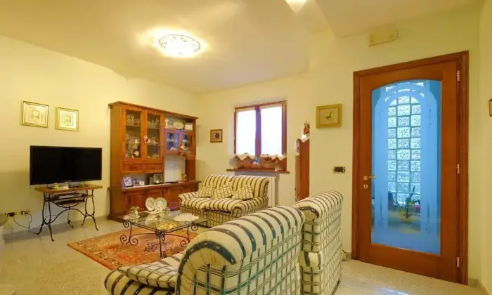 Rexer-Asciano-Villa-in-vendita-in-viale-I-Maggio-Asciano-SALONE