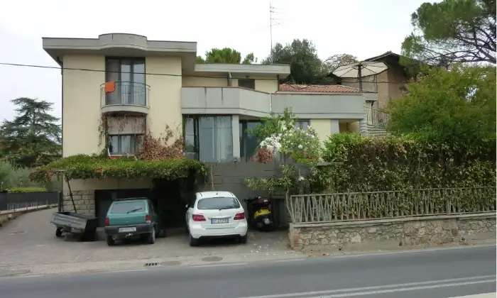 Rexer-Colle-di-Val-dElsa-Vendesi-villa-in-Via-Volterrana-a-Colle-di-Val-dElsa-Terrazzo