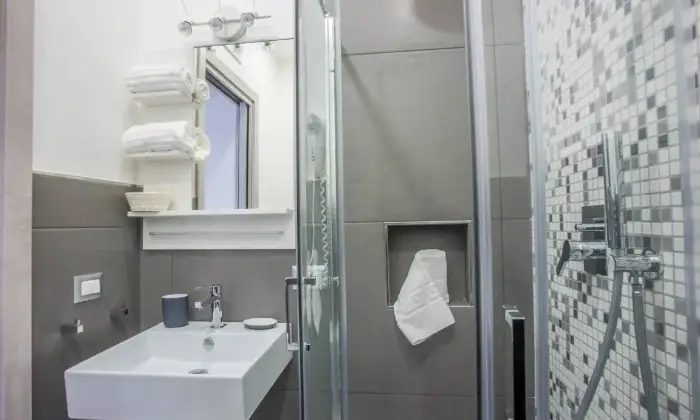 Rexer-Napoli-Casa-Vacanza-Mergellina-Zona-Mare-Bagno