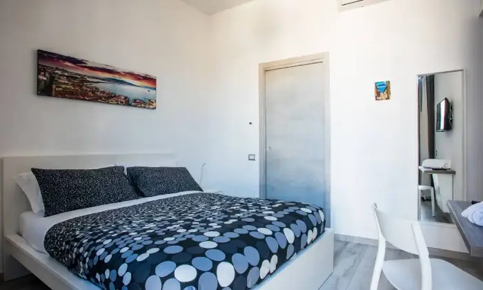 Rexer-Napoli-Casa-Vacanza-Mergellina-Zona-Mare-CameraDaLetto