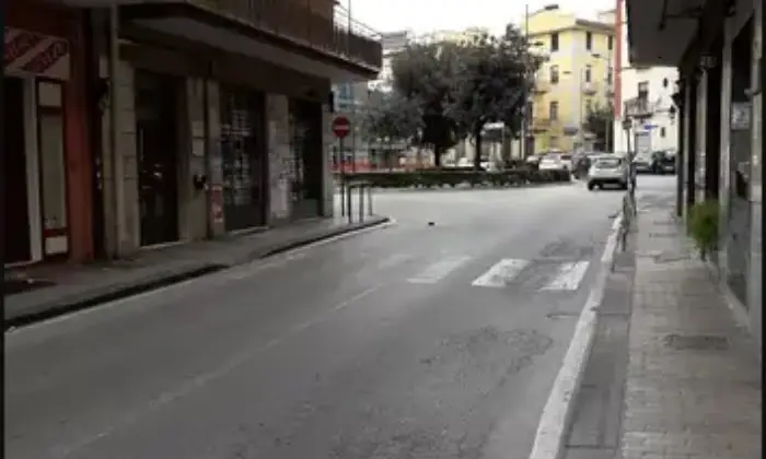 Rexer-Salerno-Vendesi-locale-commerciale-con-reddita-a-Salerno-Terrazzo