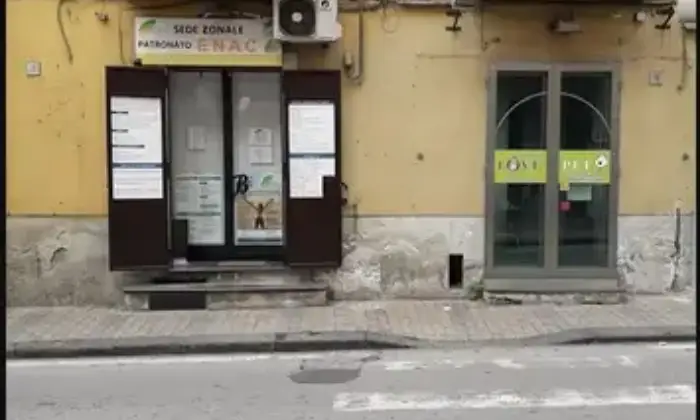 Rexer-Salerno-Vendesi-locale-commerciale-con-reddita-a-Salerno-Altro
