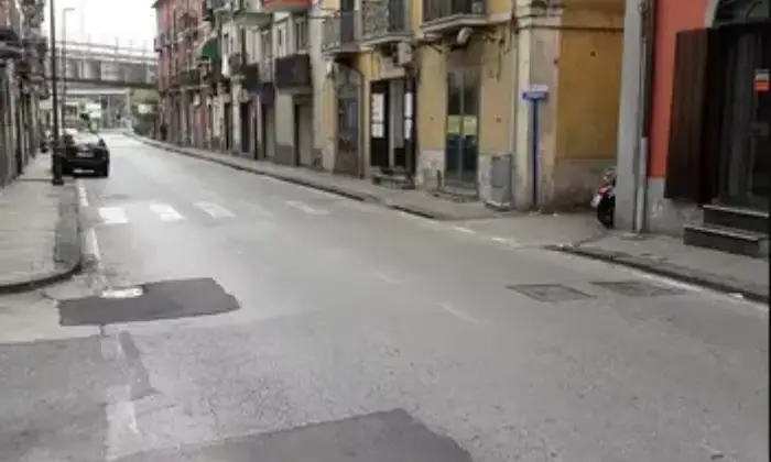 Rexer-Salerno-Vendesi-locale-commerciale-con-reddita-a-Salerno-Terrazzo