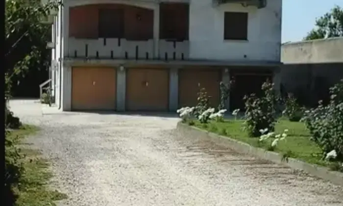 Rexer-Sermide-Intero-fabbricato-da-cielo-a-terra-con-terreno-Giardino