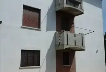 Rexer-Sermide-Intero-fabbricato-da-cielo-a-terra-con-terreno-Terrazzo