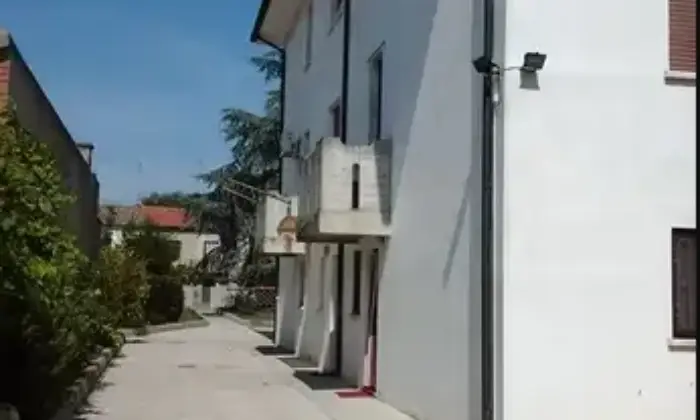 Rexer-Sermide-Intero-fabbricato-da-cielo-a-terra-con-terreno-Garage