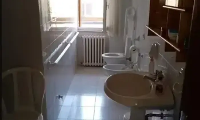 Rexer-Isili-Appartamento-in-vendita-in-Piazza-Antonio-Gramsci-ad-Isili-Bagno