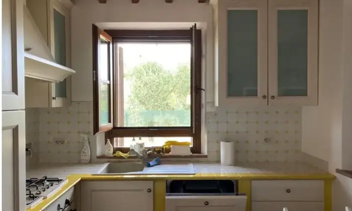 Rexer-Volterra-Vendesi-villa-in-strada-Vicinale-di-Cozzano-a-Volterra-Cucina
