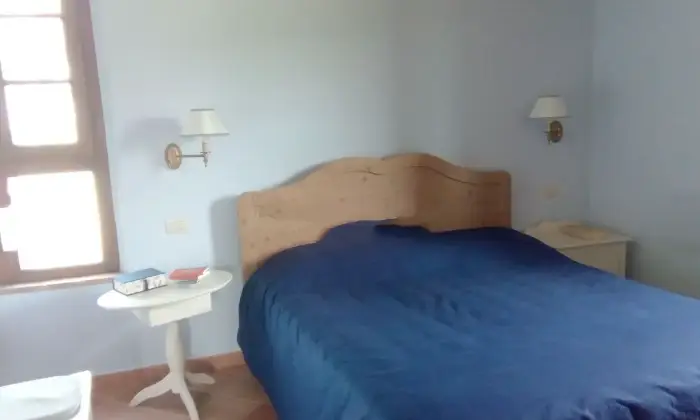 Rexer-Volterra-Vendesi-villa-in-strada-Vicinale-di-Cozzano-a-Volterra-CameraDaLetto