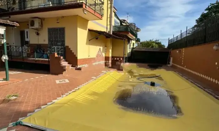 Rexer-Giugliano-in-Campania-Appartamento-in-vendita-in-via-Staffetta-a-Giugliano-in-Campania-Terrazzo