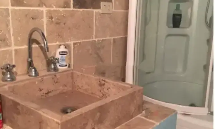 Rexer-Montalcino-Vendesi-casa-indipendente-in-borgo-di-Mezzo-Montalcino-Bagno