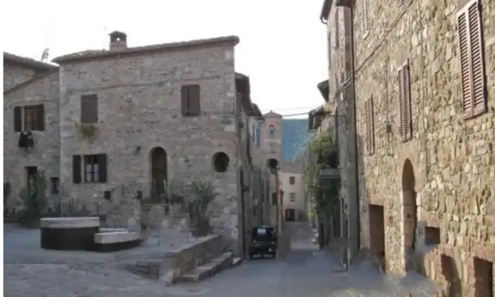 Rexer-Montalcino-Vendesi-casa-indipendente-in-borgo-di-Mezzo-Montalcino-Terrazzo