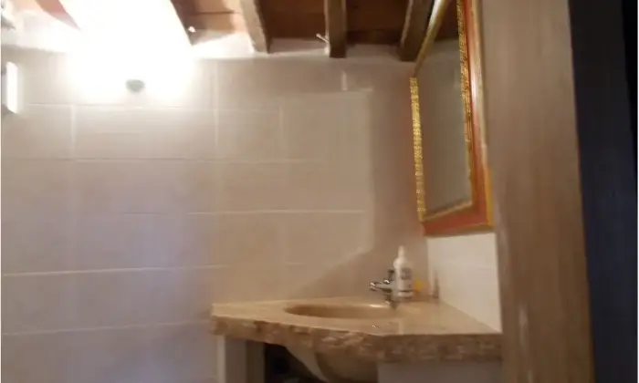 Rexer-Castel-del-Piano-Vendesi-casa-indipendente-in-via-del-PonteCastel-del-Piano-Bagno