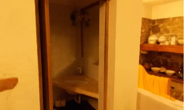 Rexer-Castel-del-Piano-Vendesi-casa-indipendente-in-via-del-PonteCastel-del-Piano-Bagno