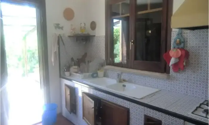 Rexer-Castellana-Sicula-Vendesi-villa-in-cda-Maimone-a-Castellana-Sicula-Cucina