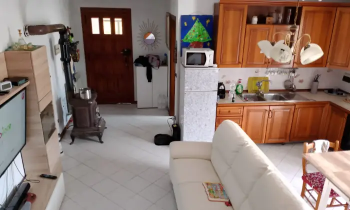 Rexer-San-Biagio-della-Cima-Vendesi-casa-indipendente-in-Via-MolinoSan-Biagio-della-Cima-Cucina