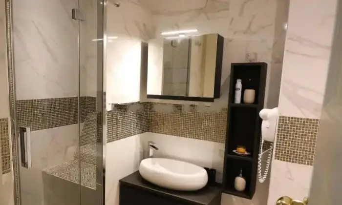 Rexer-Napoli-Quadrilocale-Vico-Lungo-del-Gelso-Monte-Santo-Napoli-Bagno