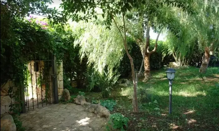Rexer-Noicattaro-Affittasi-Vendesi-VillaBB-in-residence-esclusivo-Giardino