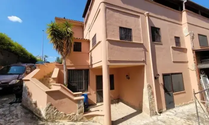 Rexer-Noicattaro-Affittasi-Vendesi-VillaBB-in-residence-esclusivo-Giardino