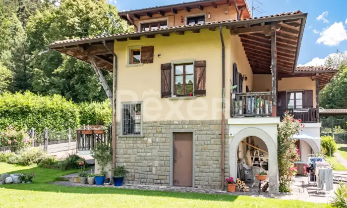 Rexer-Rovetta-Villa-Bifamiliare-immersa-nel-Verde-a-Rovetta-FACCIATA