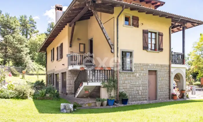 Rexer-Rovetta-Villa-Bifamiliare-immersa-nel-Verde-a-Rovetta-FACCIATA