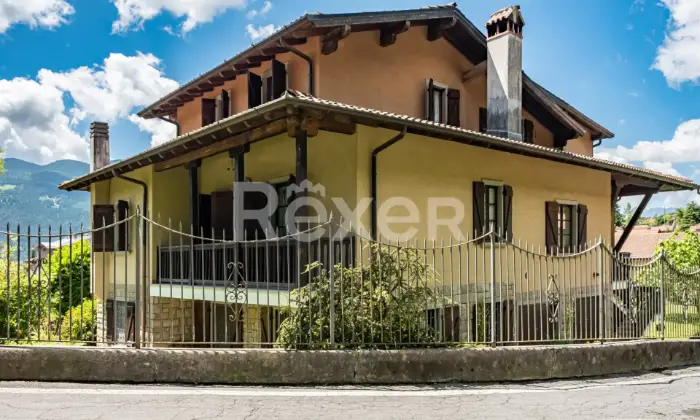 Rexer-Rovetta-Villa-Bifamiliare-immersa-nel-Verde-a-Rovetta-FACCIATA