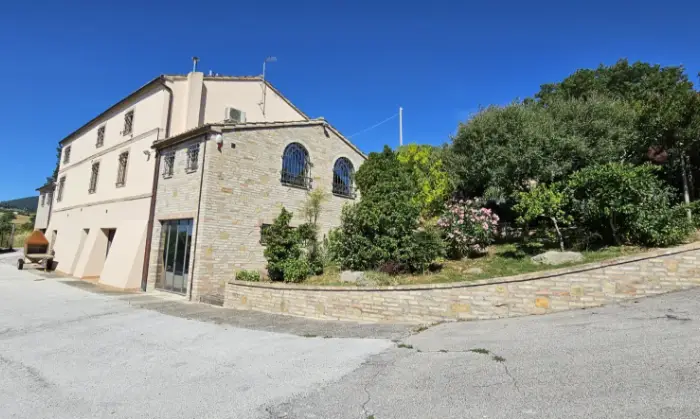 Rexer-Treia-Villa-con-piscina-in-vendita-a-Treia-Marche-Italy-Terrazzo