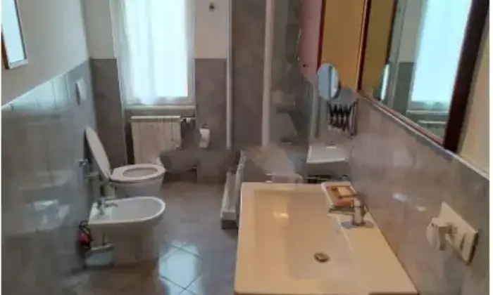 Rexer-Genova-Vendesi-appartamento-in-Via-Michele-Erede-a-Genova-Bagno