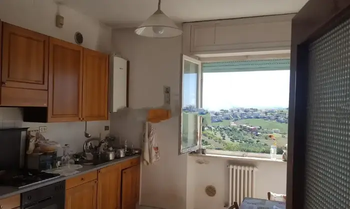 Rexer-Fermo-Vendesi-appartamento-in-viale-Medaglie-DOro-a-Fermo-Cucina