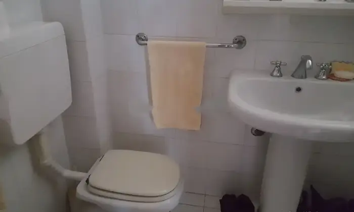 Rexer-Fermo-Vendesi-appartamento-in-viale-Medaglie-DOro-a-Fermo-Bagno