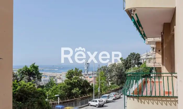 Rexer-Genova-Appartamento-mq-in-contesto-privato-Giardino