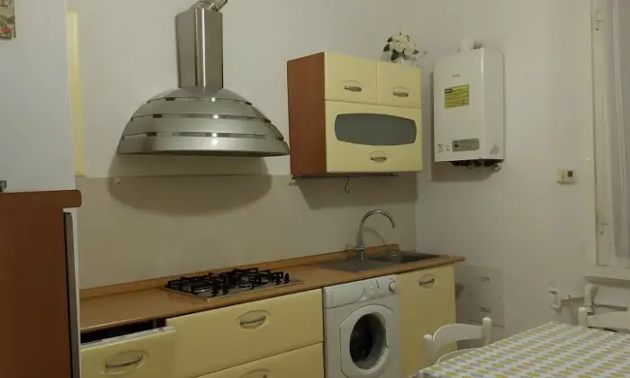 Rexer-Milano-NOLO-METRO-ROSSA-BILOCALE-COMODISSIMO-Cucina