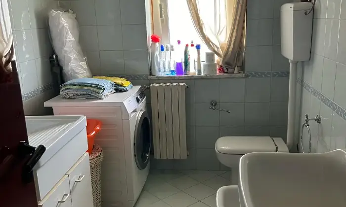 Rexer-Caserta-Luminoso-e-ampio-appartamento-in-attico-con-tre-camere-e-tre-bagni-e-box-auto-Altro