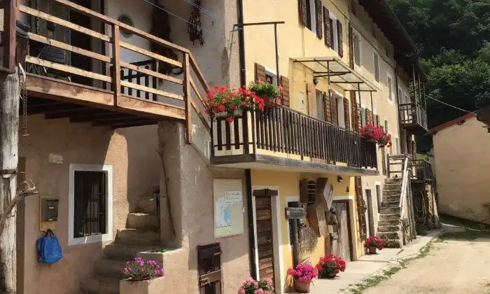 Rexer-Posina-Vendesi-Rustico-Contrada-Lambre-Posina-Terrazzo