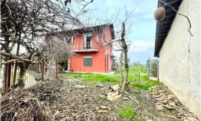 Rexer-Barge-Casale-in-vendita-in-via-Bessone-a-Barge-Giardino