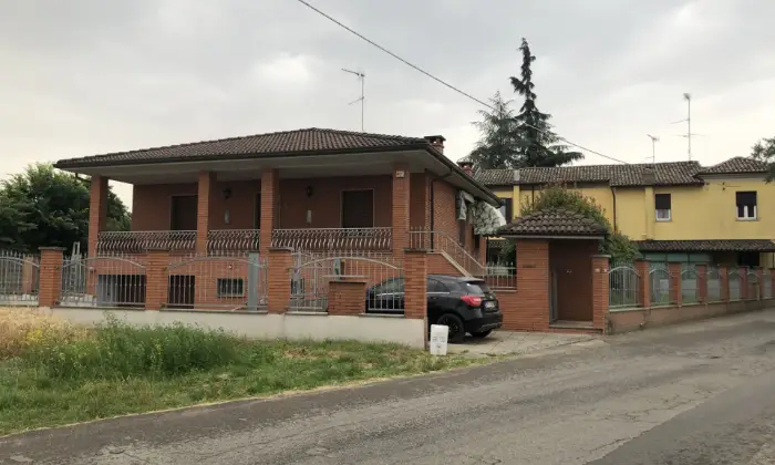 Rexer-Voghera-Villa-unifamiliare-in-vendita-in-Strada-Montrucco-a-Voghera-Giardino