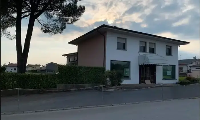 Rexer-Zoppola-Vendesi-Locale-commerciale-terreno-edificabile-a-Zoppola-Terrazzo