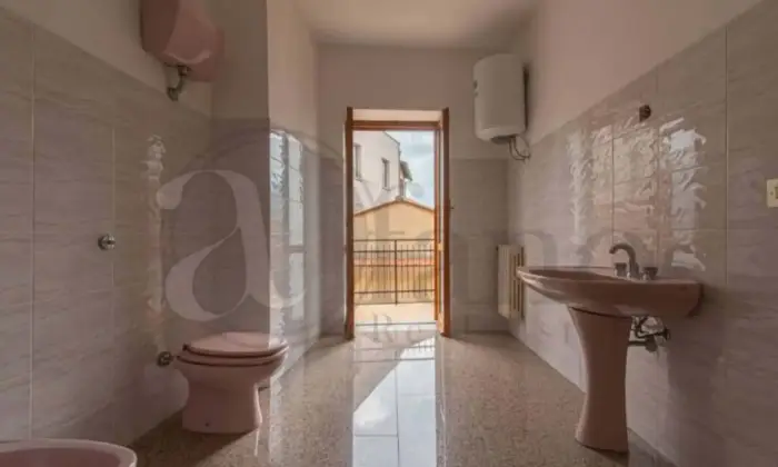 Rexer-Priverno-CASA-INDIPENDENTE-con-caratteristiche-difficile-trovare-in-centro-storico-Bagno