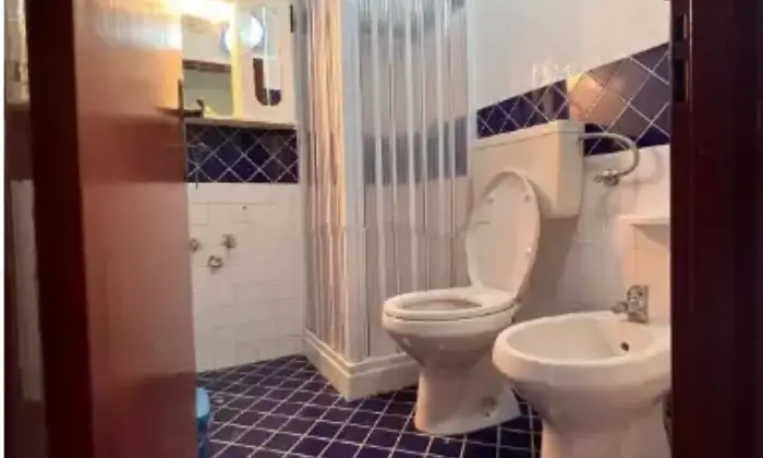 Rexer-Fiumefreddo-di-Sicilia-Quadrilocale-in-vendita-in-via-Badal-a-Fiumefreddo-di-Sicilia-Bagno