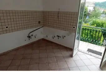 Rexer-Follo-Vendesi-appartamento-in-Via-Fratelli-Rosselli-Follo-Bagno