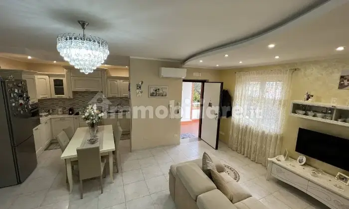 Rexer-Briatico-VILLETTA-A-SCHIERA-ARREDATA-CHIAVI-IN-MANO-Salone